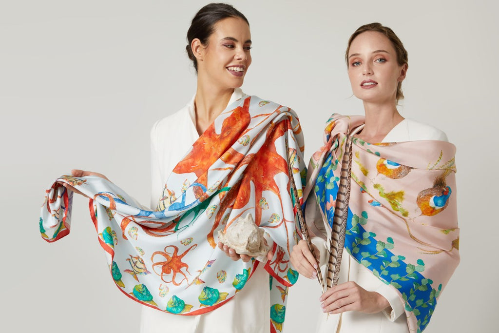 Dos Mujeres con Maxi Pañuelos de seda natural mujer sobre los hombros