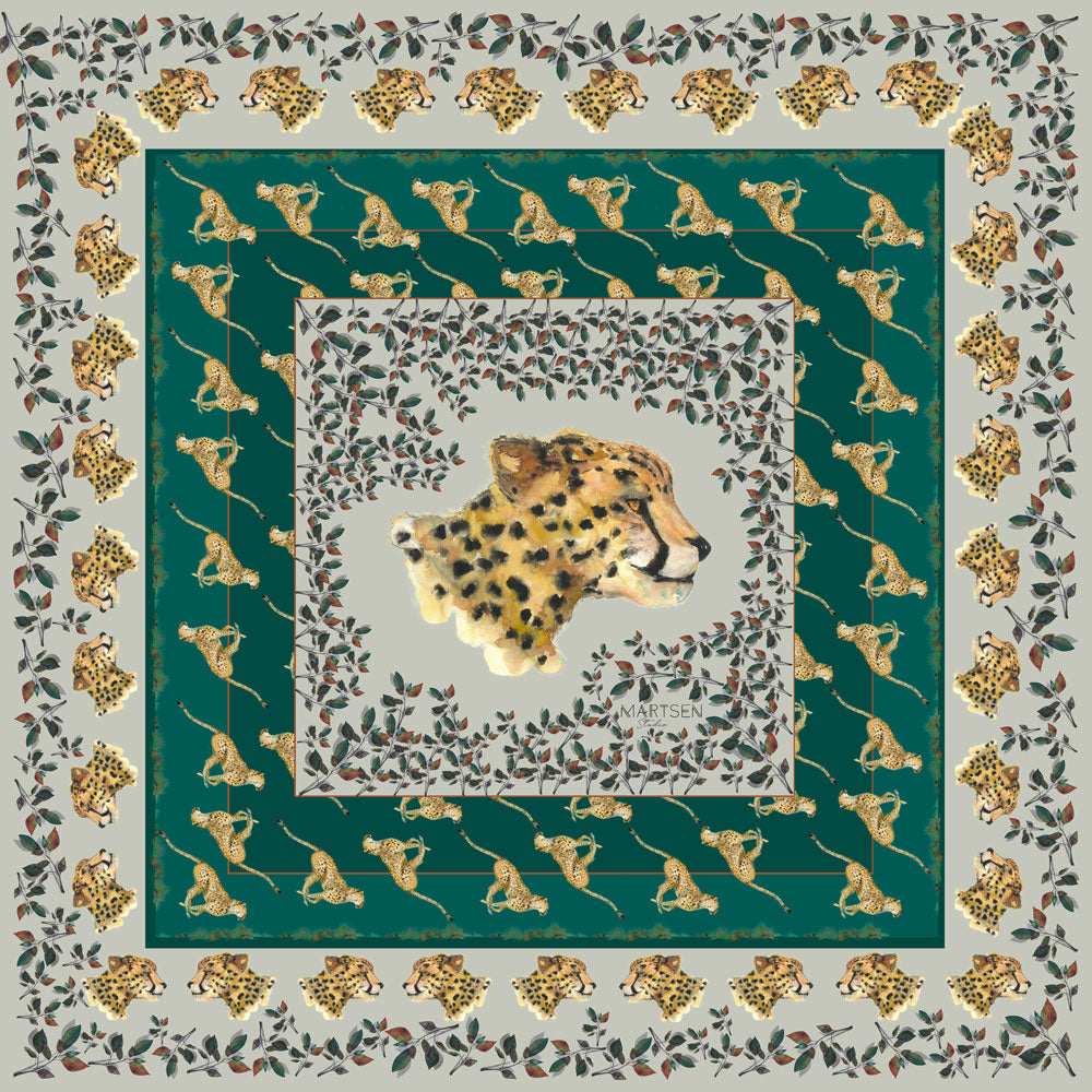 Pañuelo de seda natural cuadrado de mujer color beige con guepardos y hojas